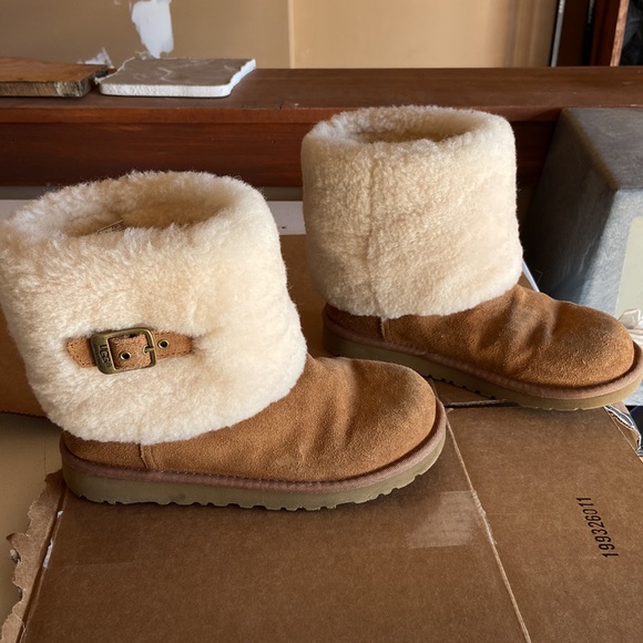 Kids Ugg boots size 4 - Picture 2 of 4